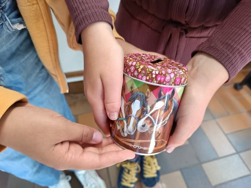 junge Schülerinnen und Schüler haben für uns gesammelt :-)