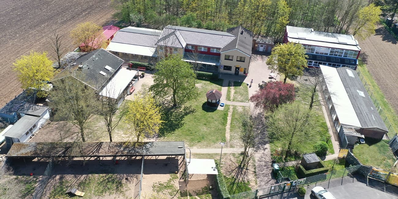 Luftaufnahme des Tierheims Bocholt mit allen Gebäuden