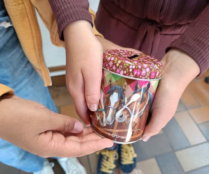 junge Schülerinnen und Schüler haben für uns gesammelt :-)